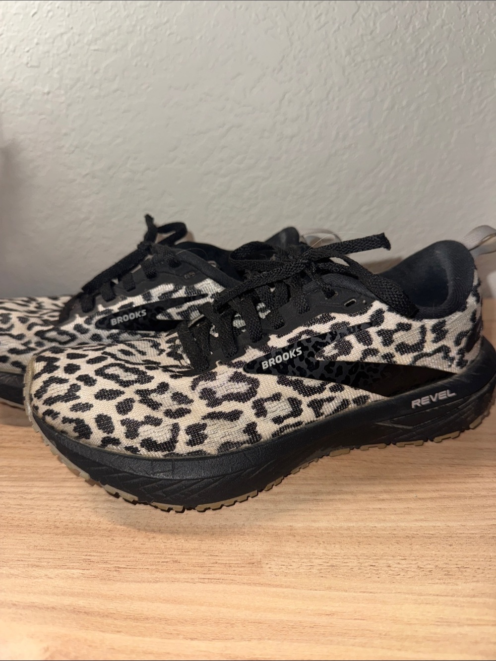 Brooks Revel Leopard Print Running Shoes - Black & White - Picture 4 of 4